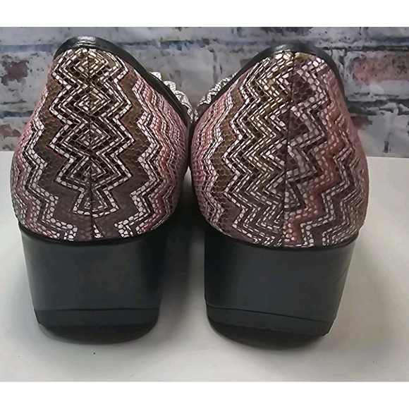 Cherokee Angelique Leather Clogs Chevron Zig Zag Nurse Comfort Size Est 9.5M - Picture 4 of 16